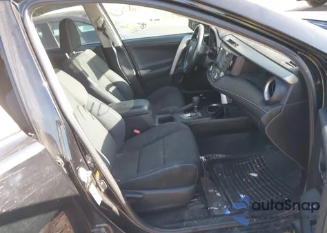 2016 Toyota Rav4 Xle z USA, uszkodzony, nr VIN 2T3RFREV6GW494319